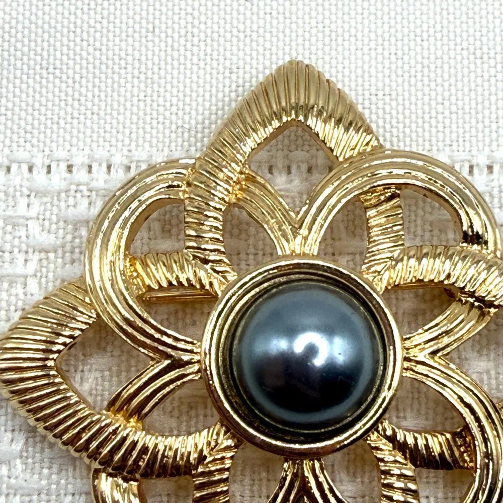 Vintage Unsigned AVON 1987 Parisian Impressions Grey Faux Pearl Gold Tone Brooch